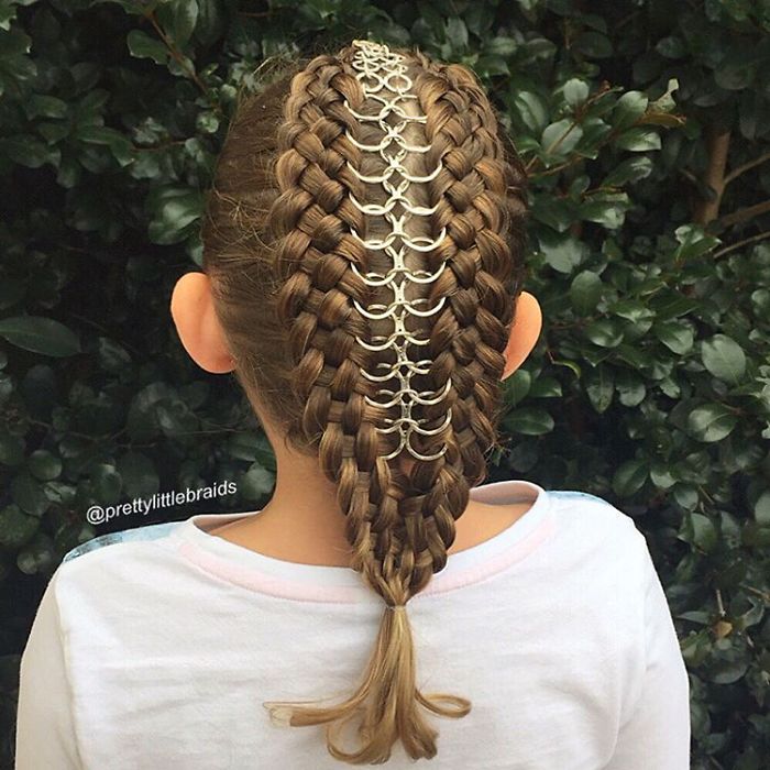 mom-braids-unbelievably-intricate-hairstyles-every-morning-before-school-12__700