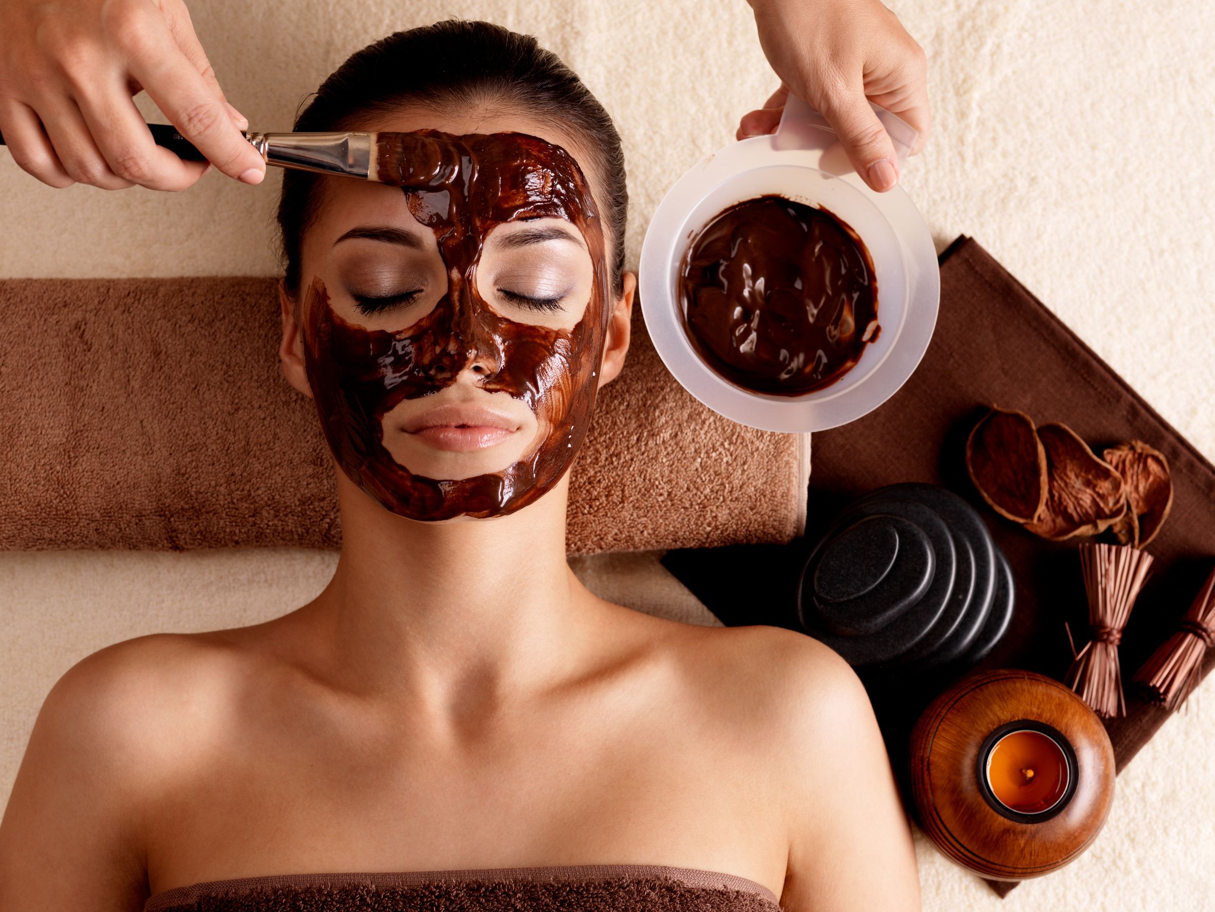 7 ПОЛЕЗНЫХ СВОЙСТВ ШОКОЛАДА Chocolate-Face-Masks-at-Home1