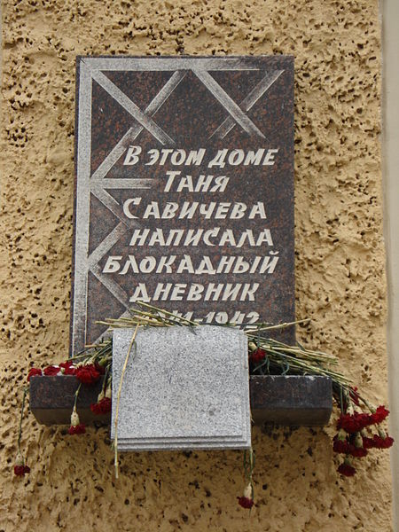 Tanya_Savicheva_memorial_plaque_Saint_Petersburg
