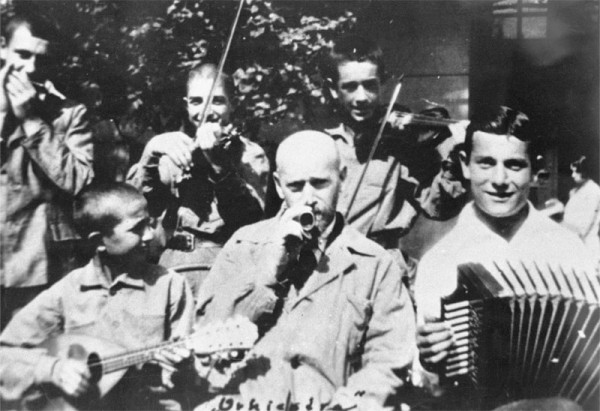 Януш Корчак с оркестром детского дома в Варшаве