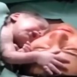 «Оставьте меня с мамой!»: уникальные кадры новорожденного (+Видео)