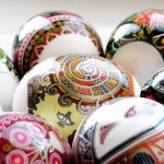 10 оригинальных способов украсить яйца к Пасхе
