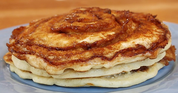 Cinnamon-Roll-Pancakes-4