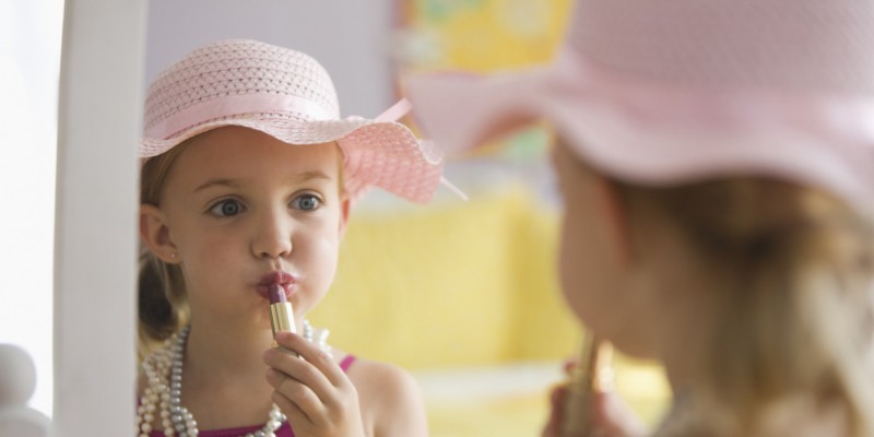 o-LITTLE-GIRL-IN-MIRROR-facebook