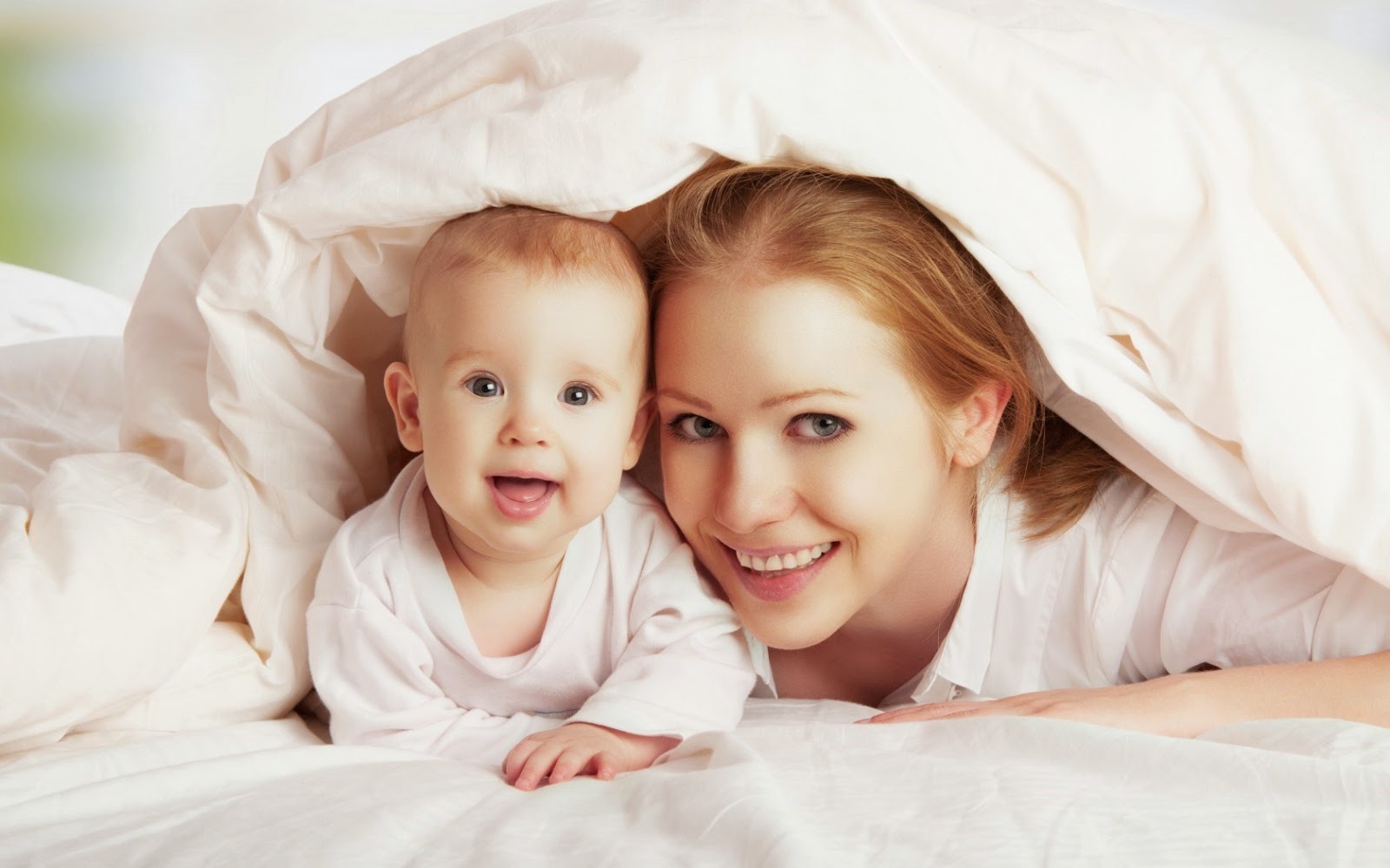 happy-mom-and-kid-under-the-blanket-hd-wallpaper