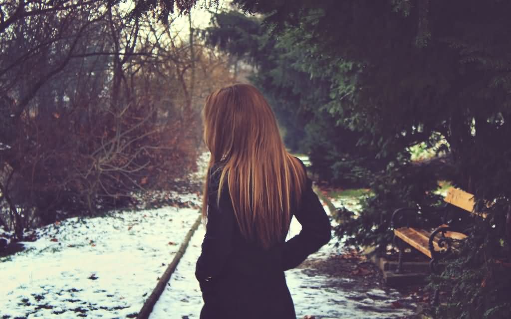 Beautiful-Winter-Feeling-Lonely-Girl-Picture