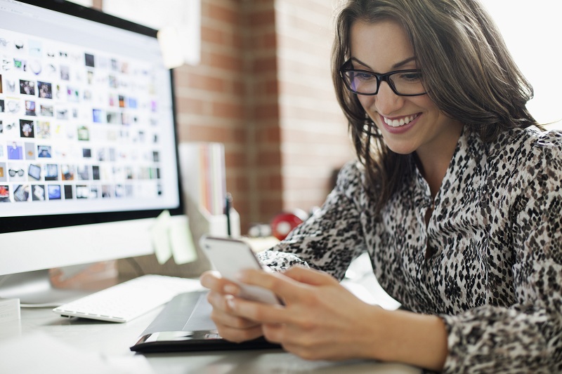 02 Jun 2012 --- Pretty, female, industrial designer working in office. --- Image by © Hero/Corbis