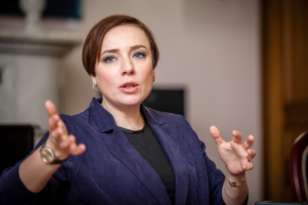 Тутта Ларсен: Если мужчина зарабатывает меньше женщины, он не перестает от этого быть мужчиной () Тутта Ларсен: Если мужчина зарабатывает меньше женщины, он не перестает от этого быть мужчиной