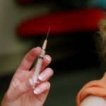 Корь: переболеть или сделать прививку?
