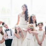 Учительница детей с синдромом Дауна пригласила на свою свадьбу весь класс