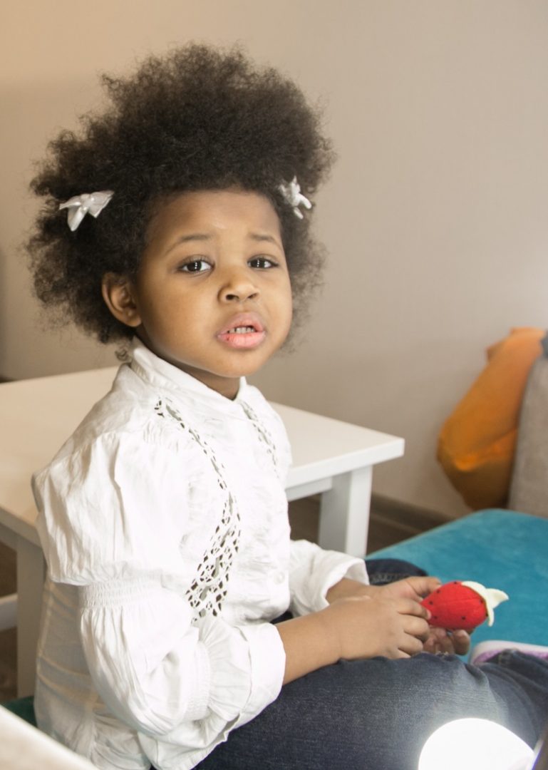 Энни(2014) annie джейми фокс. Богач удочерил чернокожую девочку. Annie 2014 фильм. Богач удочерил чернокожую девочку. Усыновить темнокожего ребенка.