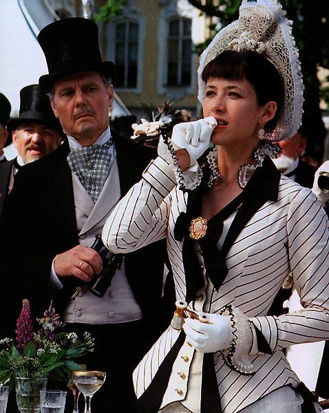 Анна Каренина: история костюма ( Фото) () Анна Каренина: история костюма ( Фото)